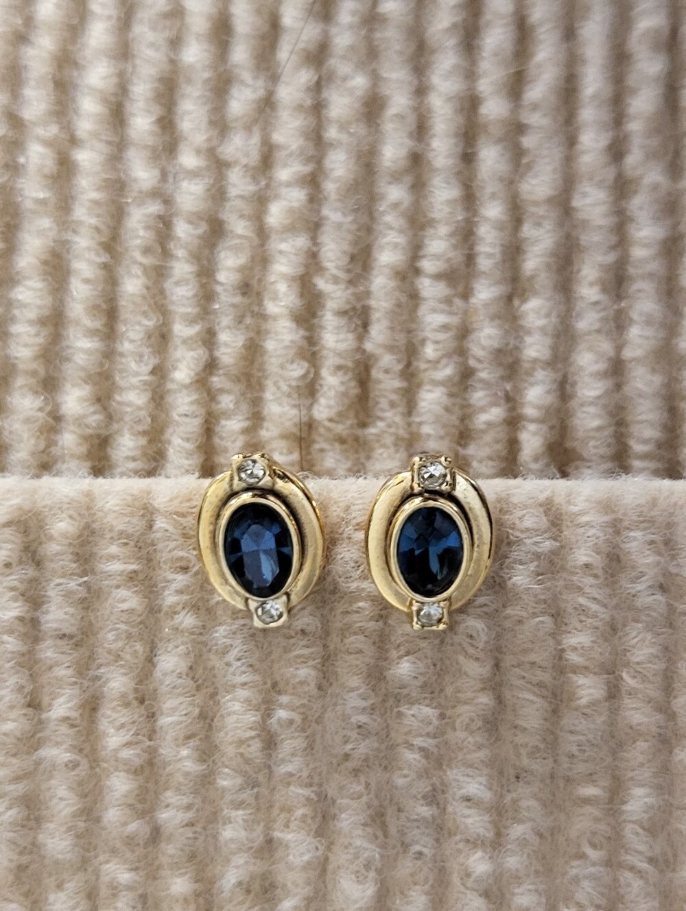 Vintage Avon Oval Blue Rhinestone & Clear Crystal Accents Small Clip Earrings
